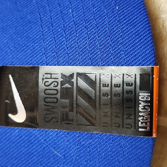 Blue and Black Nike Cap with Flordia Gators Logo - Picture 3 of 6